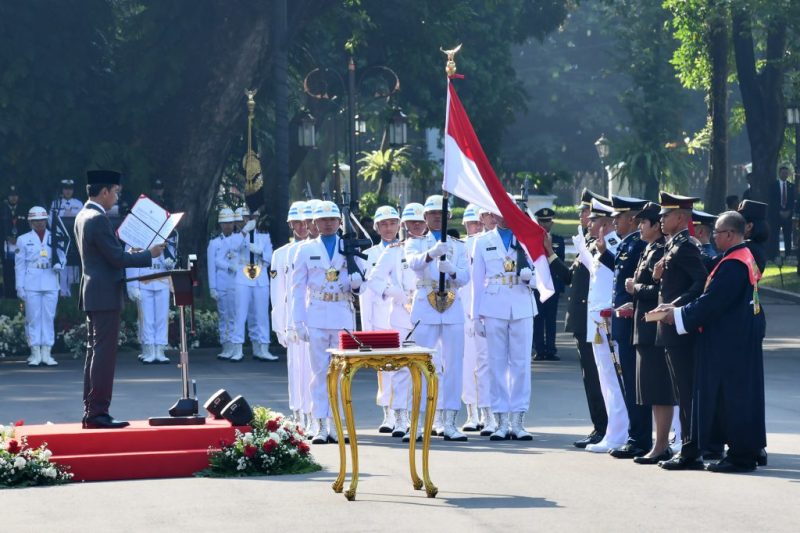 Jokowi Lantik 906 Perwira TNI-Polri, Tekankan Pentingnya Adaptasi Teknologi di Era Disrupsi