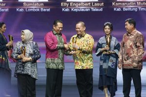 Berkontribusi Soal Pengetasan Kemiskinan, Elly Lasut Raih Penghargaan Pemimpin Daerah Awards 2024