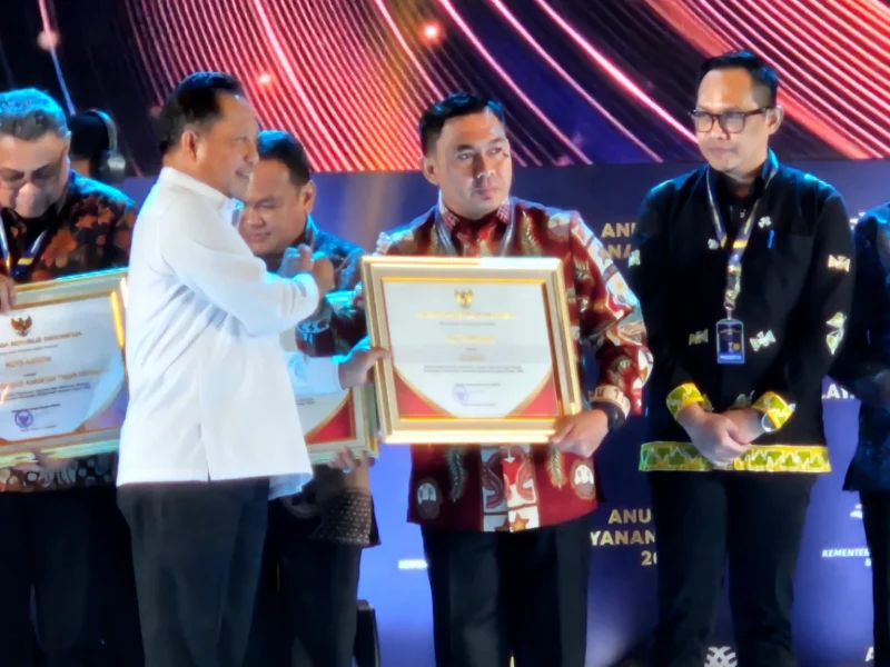 Kota Manado Raih Prestasi Gemilang: Peringkat Ketiga Anugerah Layanan Investasi 2024