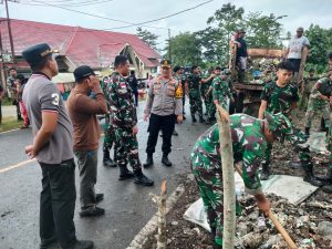 Sinergi TNI-Polri Warnai Aksi Bersih-Bersih Massal di Talaud