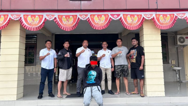 Viral !!! Pria Muda di Sangihe Diringkus Buzer Usai Curi Uang di Kampung Biru